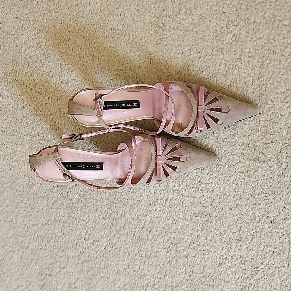 Lilac and gray suede dress shoes with faux leather bows